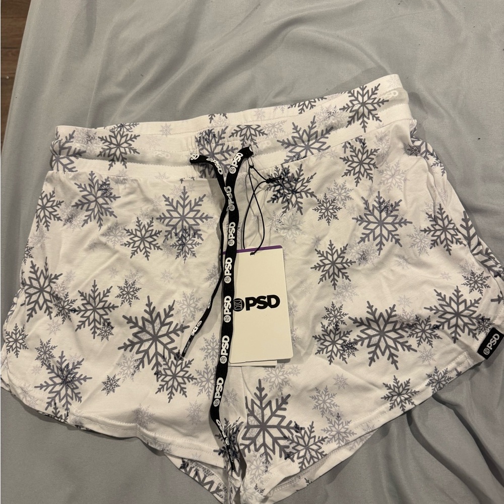 PSD Snowflake Print Shorts